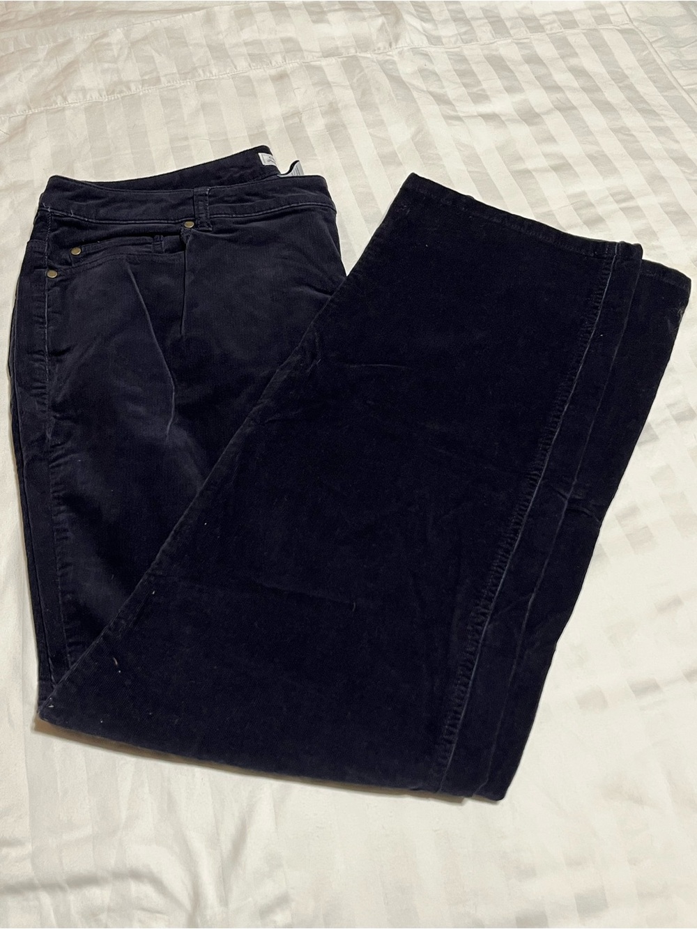 Charter Club Black Straight-Leg Corduroy Jeans
14-01